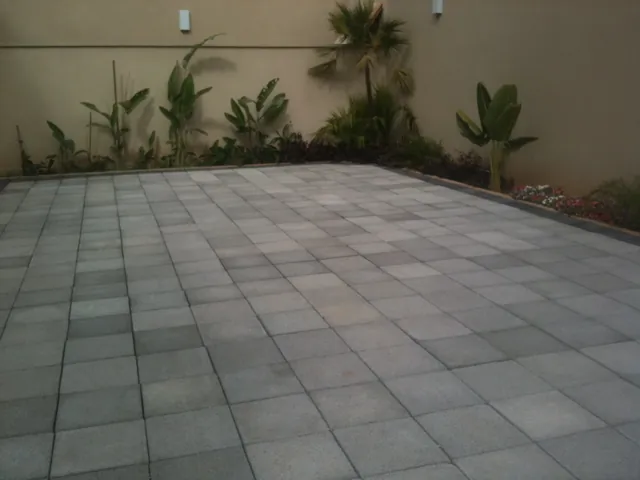 Pátio em Drenatu cinza no Salão de Eventos Vilaredo