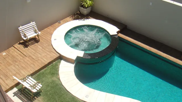 Deck Madero com piscina e spa visto do alto