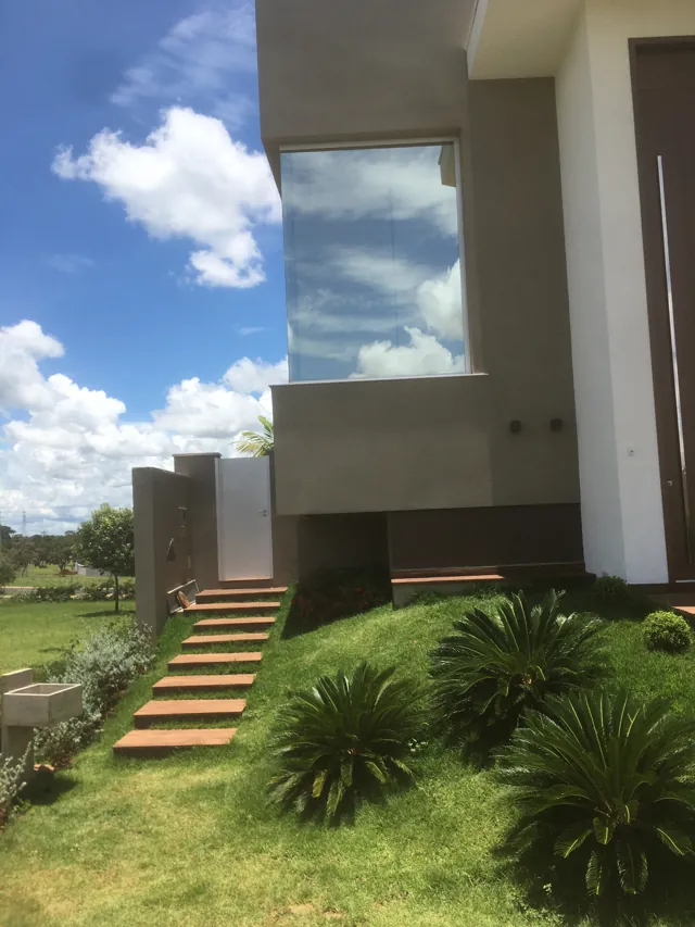 Escada Madero em talude gramado