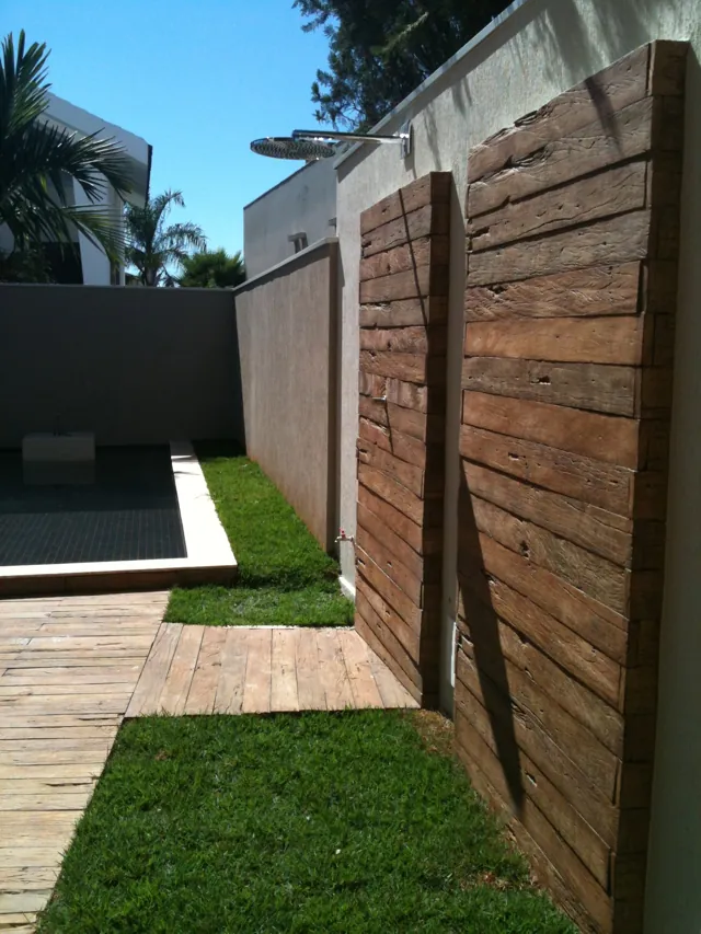 Painel de ducha externa em Madero