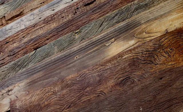 Textura Madero em tábuas de demolição