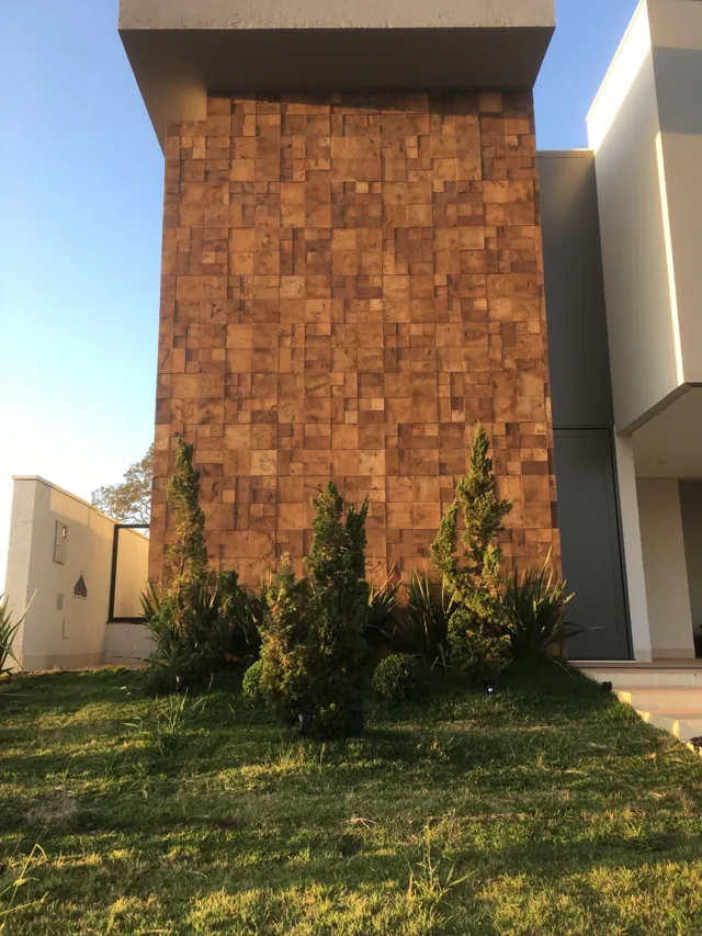 Torre de fachada revestida com Mozaico