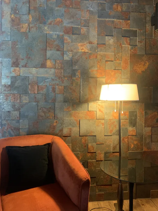Oxinatu com poltrona e luminária de piso