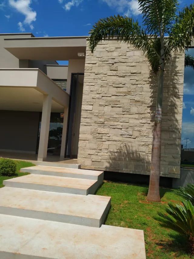 Fachada com volume revestido em Stone