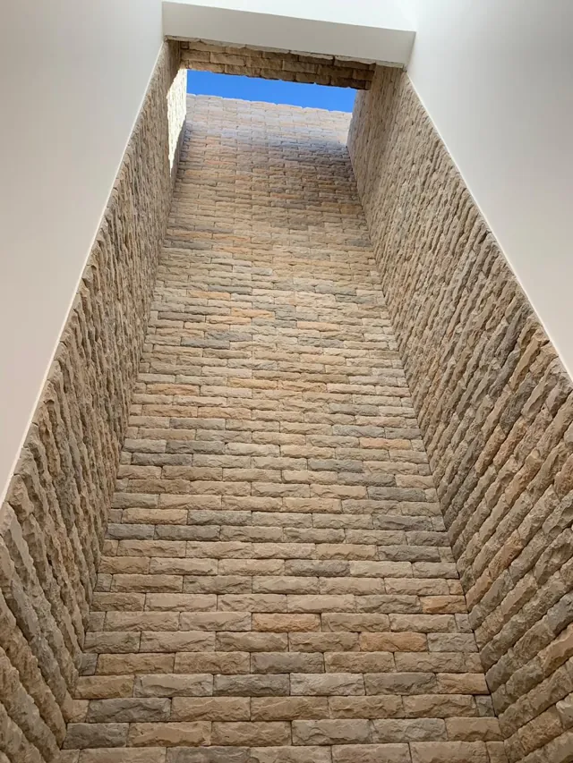 Vão de luz revestido em Stone